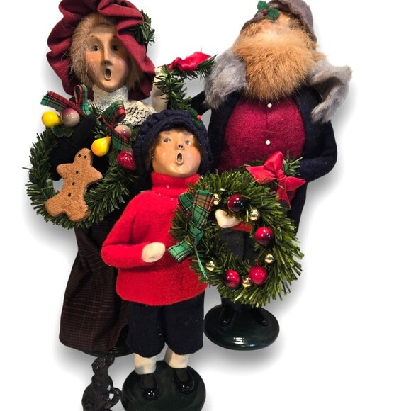 A unique collection of 12 Vintage BYERS CHOICE Ltd. Christmas Carolers - Picture 6 of 11